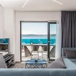 Beachfront Apartman *