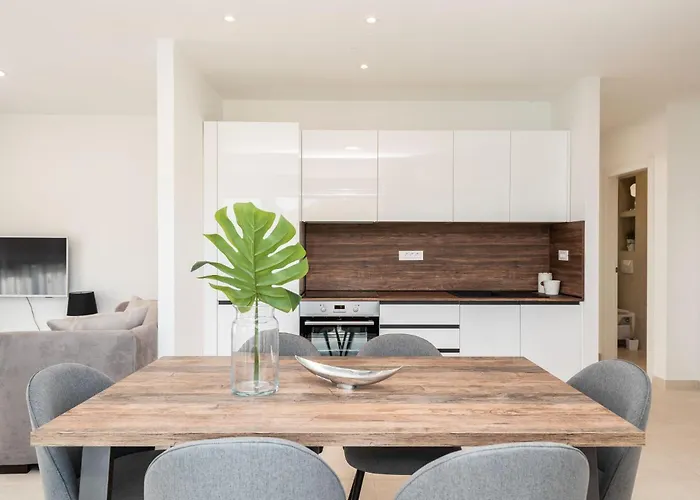 Beachfront Apartman *