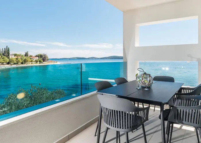 Beachfront Apartman *