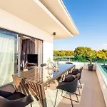 Beachfront شقة بيبينيا