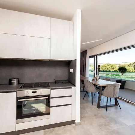 Beachfront شقة بيبينيا