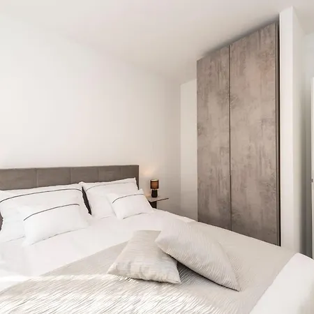 Апартаменты Beachfront Бибинье