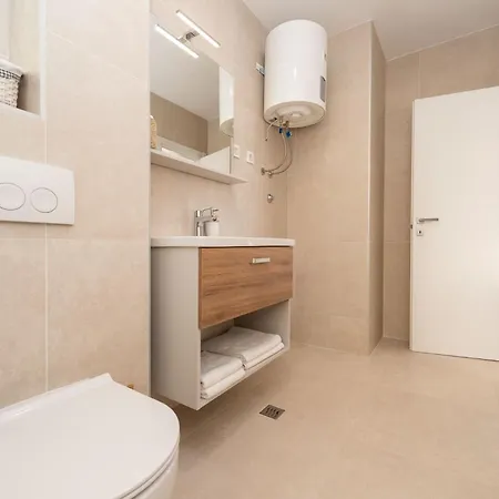 Apartment Beachfront Bibinje