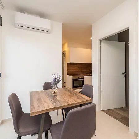 Апартаменты Beachfront Бибинье