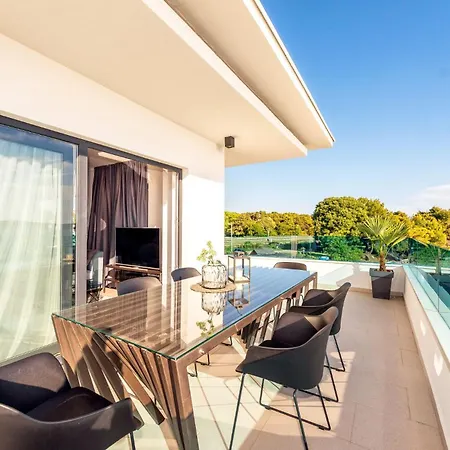 Beachfront Apartment Bibinje