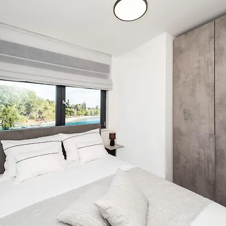 Beachfront Apartment *