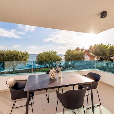 Beachfront Apartment *