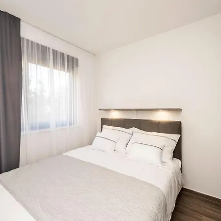 Beachfront Апартаменты Бибинье